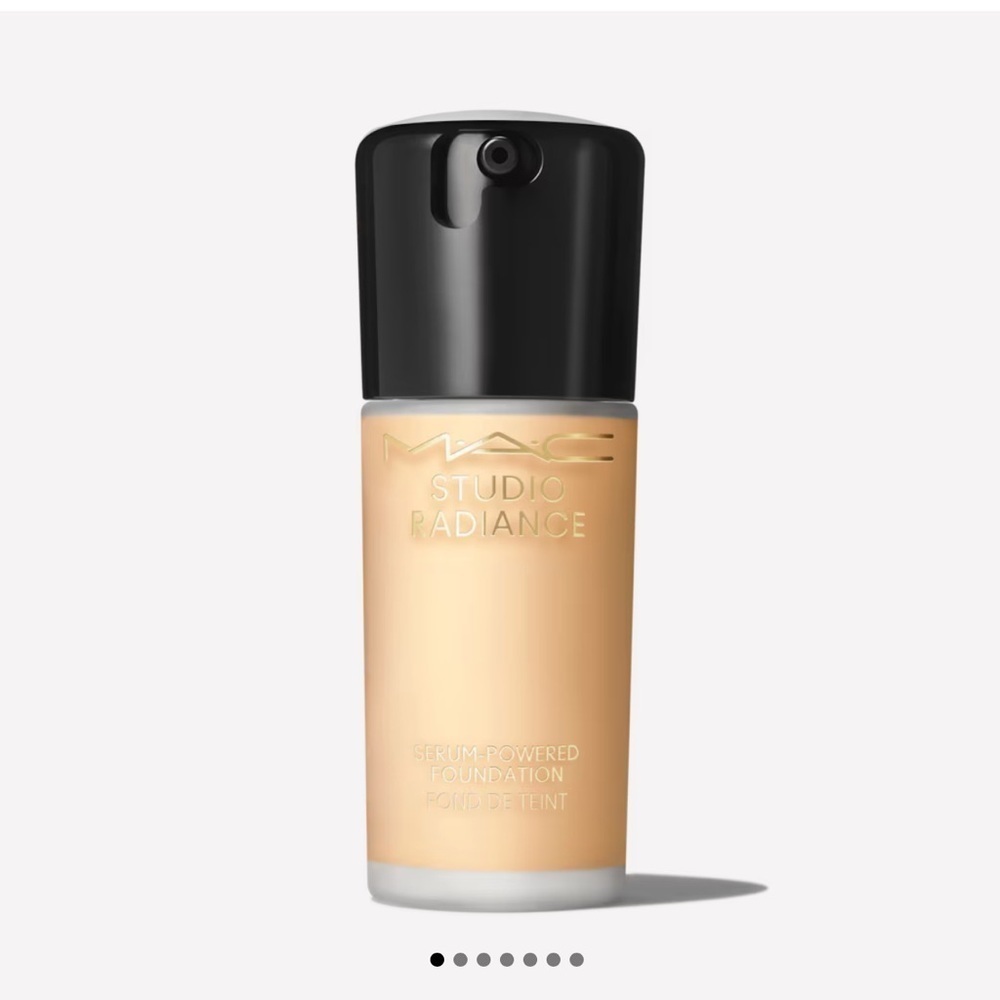 STUDIO RADIANCE SERUM-POWERED™ FOUNDATION NW43